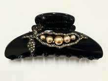 Load image into Gallery viewer, Antique Pearl Draped Rhinestone Flower Jaw
