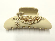 Load image into Gallery viewer, Antique Pearl Draped Rhinestone Flower Jaw
