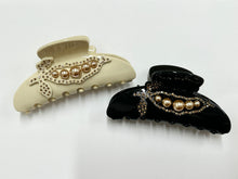 Load image into Gallery viewer, Antique Pearl Draped Rhinestone Flower Jaw
