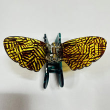 Load image into Gallery viewer, Green Bee Jaw
