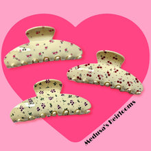 Load image into Gallery viewer, Feminine Florals Ivory Jaws
