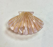 Load image into Gallery viewer, Large Shell Jaws
