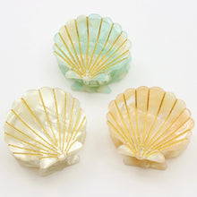 Load image into Gallery viewer, Small Pastel Shell Jaws
