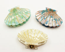 Load image into Gallery viewer, Large Shell Jaws
